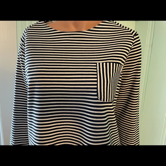 New listing *** Elle horizontal striped top b/ w xl - Picture 3 of 6